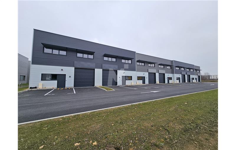 Location d'entrepôt de 3 235 m² à Lieusaint - 77127 photo - 1