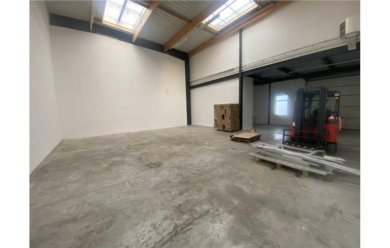 Location d'entrepôt de 242 m² à Lieusaint - 77127 photo - 1