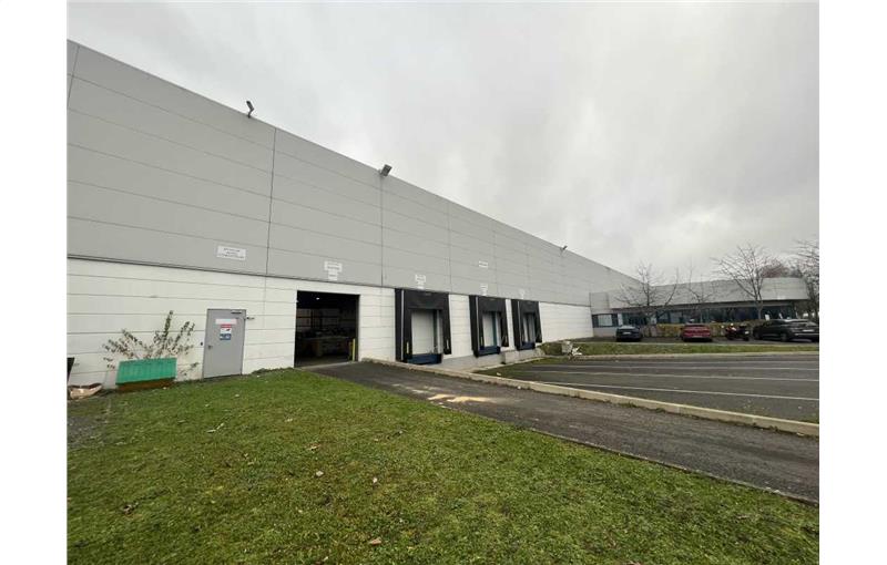 Location d'entrepôt de 2 525 m² à Lieusaint - 77127 photo - 1