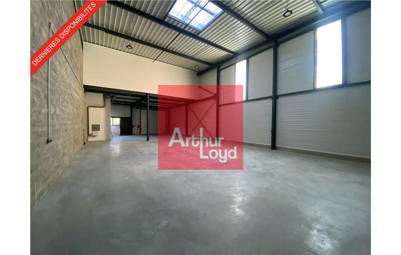 Location d'entrepôt de 3 231 m² à Lieusaint - 77127 photo - 1