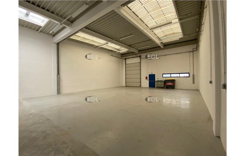 Location d'entrepôt de 355 m² à Lieusaint - 77127 photo - 1