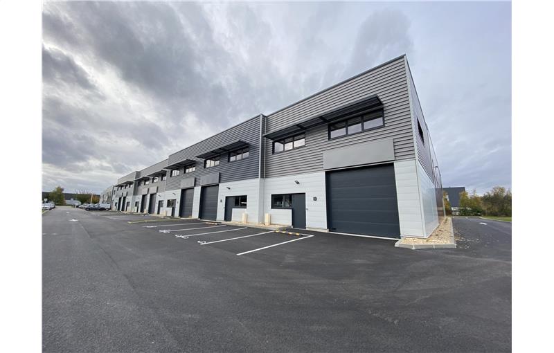 Location d'entrepôt de 3 763 m² à Lieusaint - 77127 photo - 1