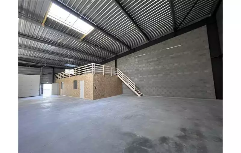 Location d'entrepôt de 548 m² à Liffré - 35340