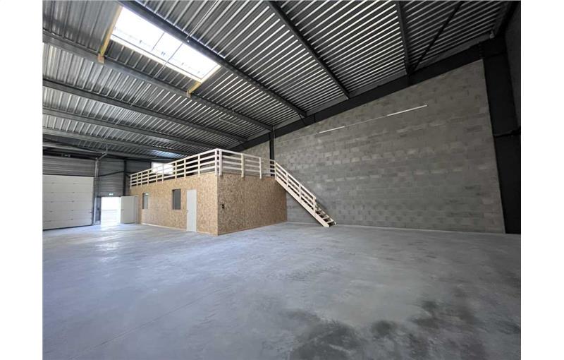 Location d'entrepôt de 524 m² à Liffré - 35340 photo - 1