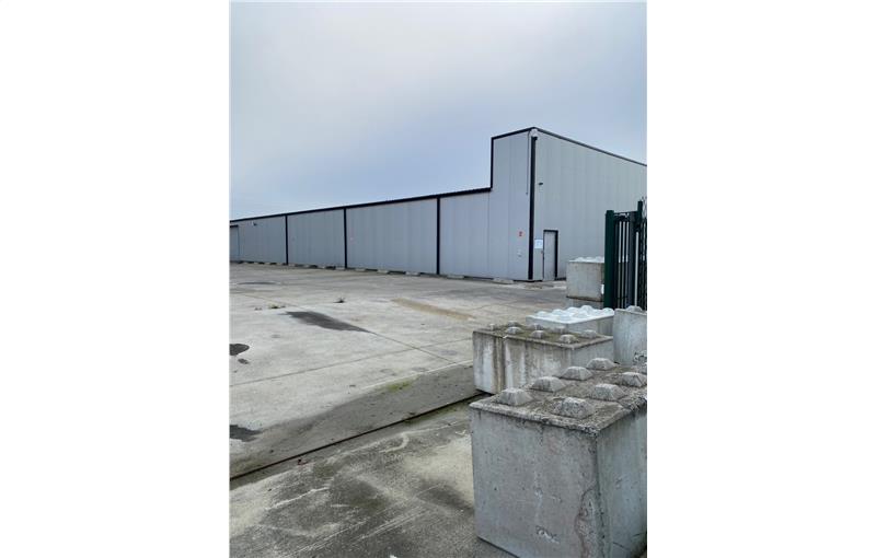 Location d'entrepôt de 4 000 m² à Limay - 78520 photo - 1