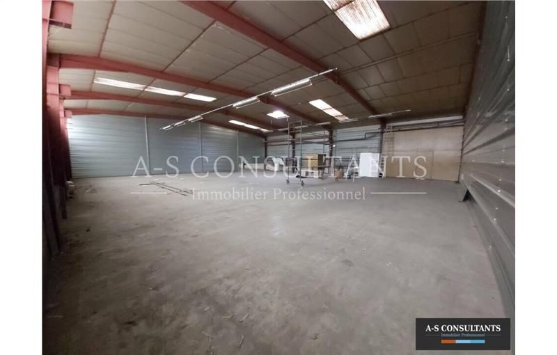 Location d'entrepôt de 370 m² à Loire-sur-Rhône - 69700 photo - 1