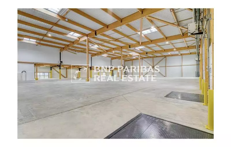 Location d'entrepôt de 2321 m² à Louvres - 95380