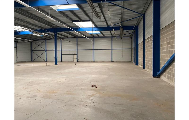 Location d'entrepôt de 1 500 m² à Magny-en-Vexin - 95420 photo - 1