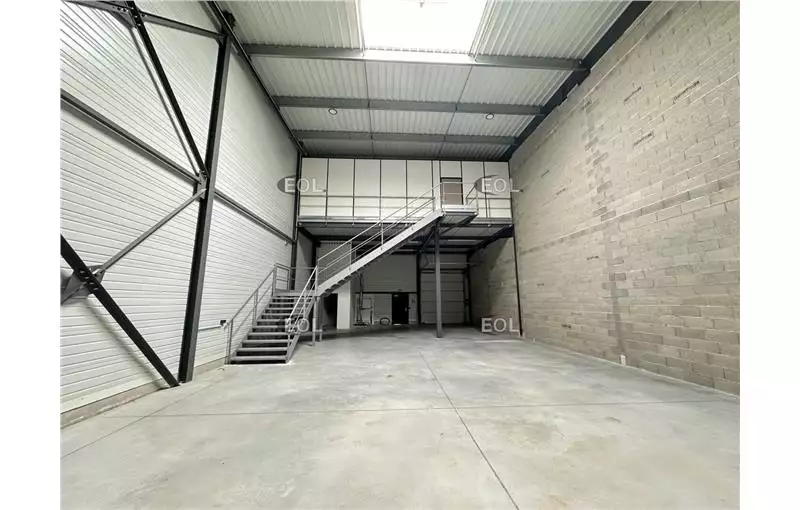 Location d'entrepôt de 277 m² à Meyreuil - 13590