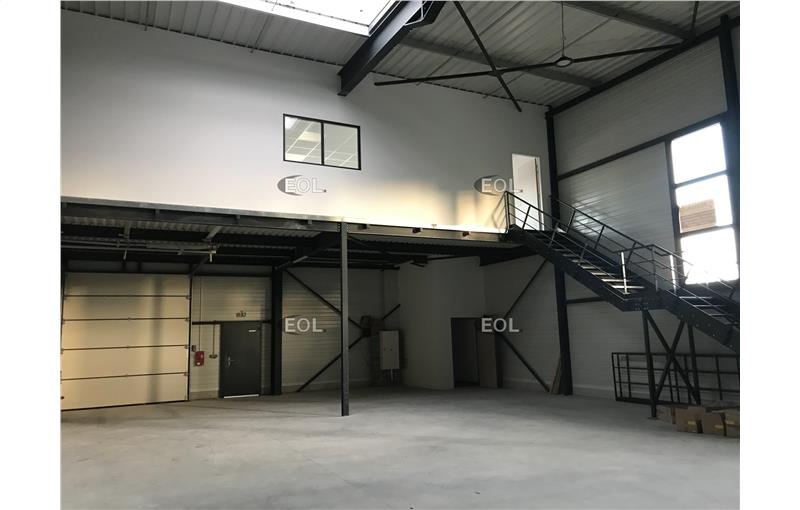 Location d'entrepôt de 319 m² à Meyreuil - 13590 photo - 1
