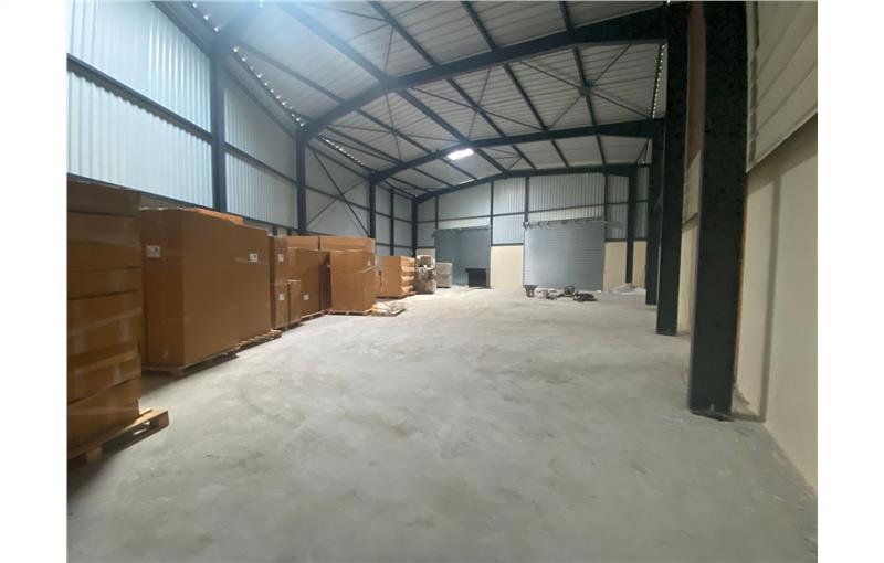 Location d'entrepôt de 350 m² à Mimet - 13105 photo - 1