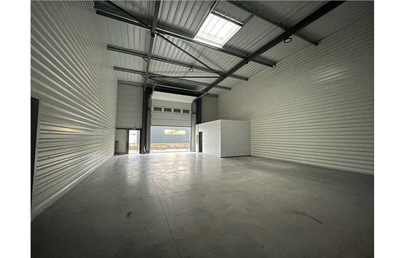 Location d'entrepôt de 189 m² à Mios - 33380 photo - 1