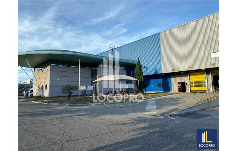 Location d'entrepôt de 16 948 m² à Miramas - 13140 photo - 1