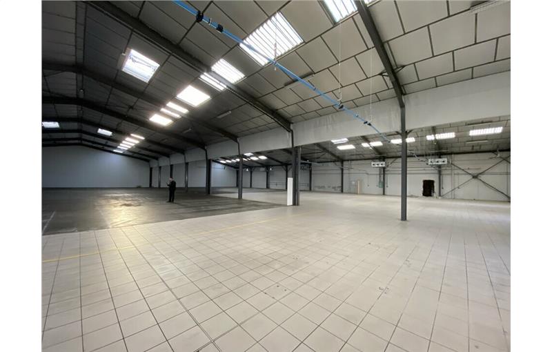 Location d'entrepôt de 2 000 m² à Montauban - 82000 photo - 1