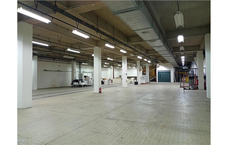 Location d'entrepôt de 4 005 m² à Montreuil - 93100 photo - 1
