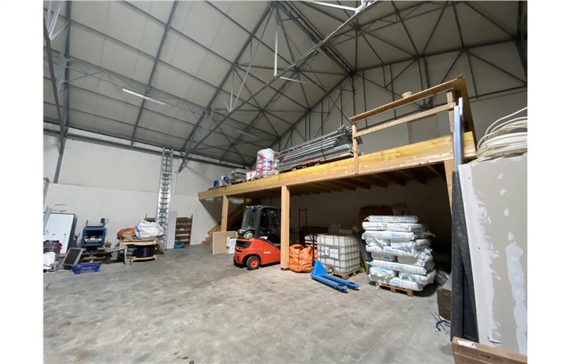 Location d'entrepôt de 687 m² à Montussan - 33450 photo - 1
