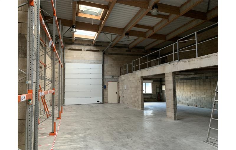 Location d'entrepôt de 344 m² à Morainvilliers - 78630 photo - 1