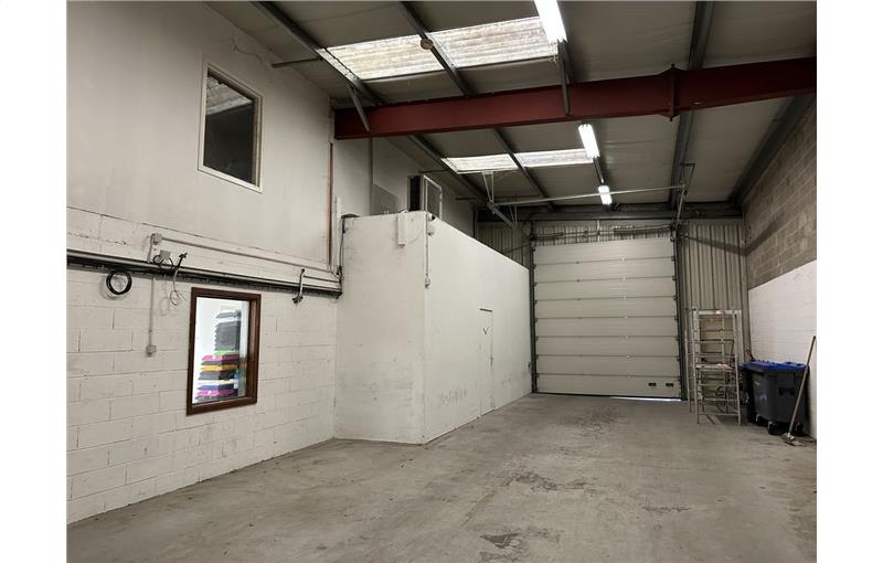 Location d'entrepôt de 690 m² à Mundolsheim - 67450 photo - 1