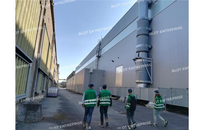 Location d'entrepôt de 3 800 m² à Nantes - 44000 photo - 1