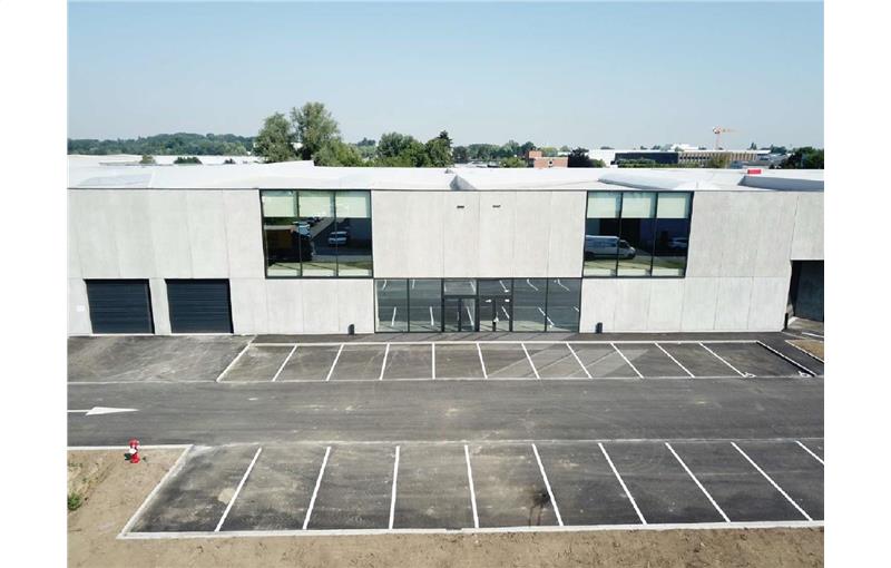 Location d'entrepôt de 2 691 m² à Neuville-en-Ferrain - 59960 photo - 1
