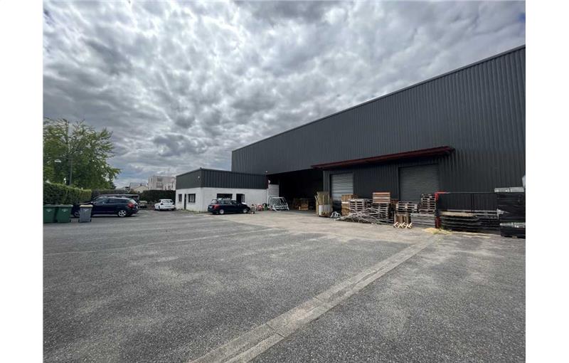 Location d'entrepôt de 1 272 m² à Orléans - 45000 photo - 1