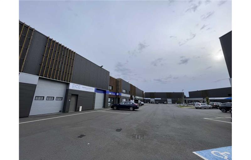 Location d'entrepôt de 360 m² à Pacé - 35740 photo - 1