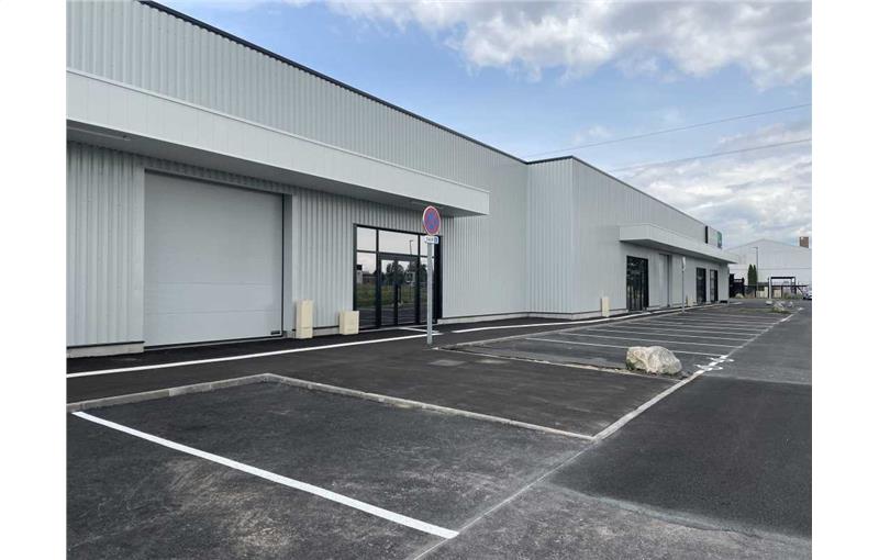 Location d'entrepôt de 375 m² à Petite-Forêt - 59494 photo - 1