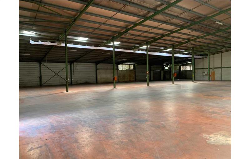 Location d'entrepôt de 3 400 m² à Podensac - 33720 photo - 1