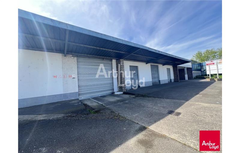 Location d'entrepôt de 3 300 m² à Rennes - 35000 photo - 1