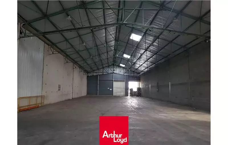 Location d'entrepôt de 990 m² à Reyrieux - 01600