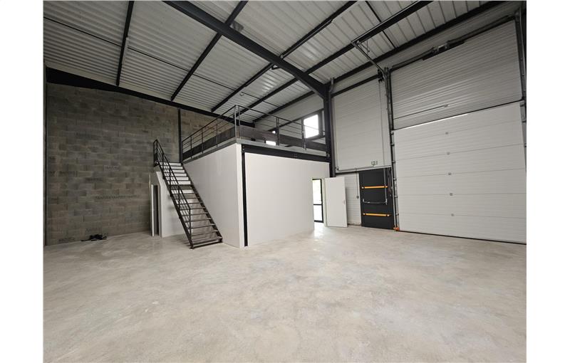 Location d'entrepôt de 138 m² à Riorges - 42153 photo - 1
