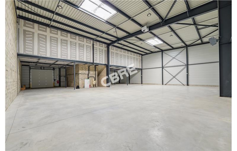Location d'entrepôt de 1 915 m² à Roissy-en-France - 95700 photo - 1
