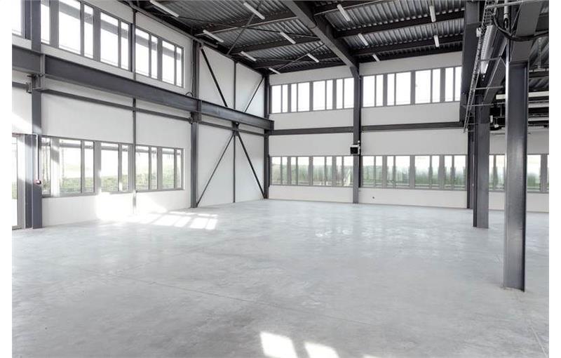 Location d'entrepôt de 30 000 m² à Roissy-en-France - 95700 photo - 1