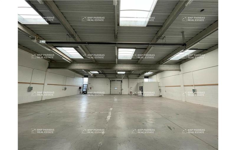 Location d'entrepôt de 943 m² à Roost-Warendin - 59286 photo - 1