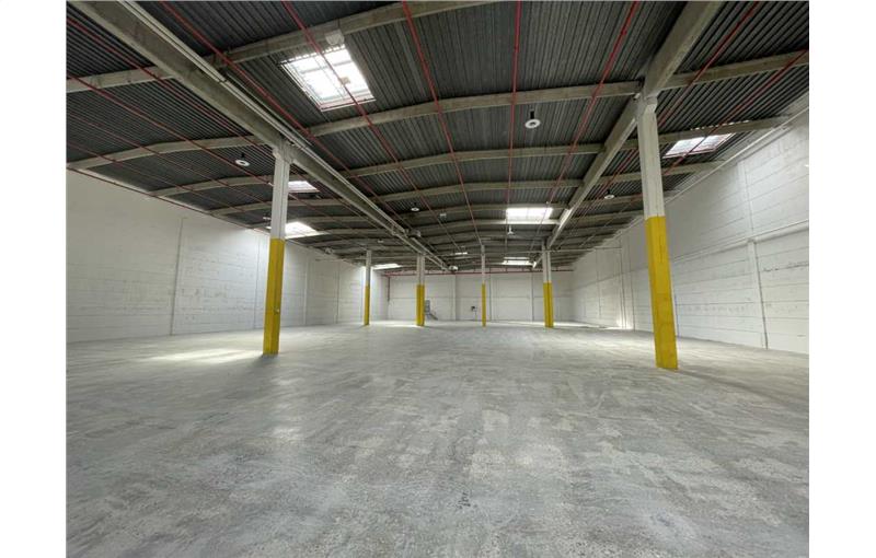 Location d'entrepôt de 4 190 m² à Rosny-sous-Bois - 93110 photo - 1