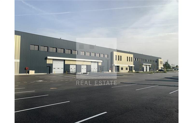Location d'entrepôt de 11 294 m² à Saint-Bonnet-de-Mure - 69720 photo - 1