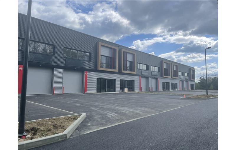 Location d'entrepôt de 4 830 m² à Saint-Étienne-de-Montluc - 44360 photo - 1