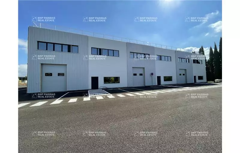 Location d'entrepôt de 1200 m² à Saint-Gilles - 30800