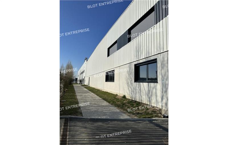Location d'entrepôt de 3 793 m² à Saint-Herblain - 44800 photo - 1