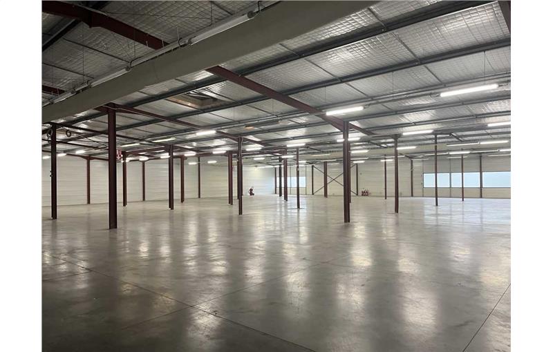 Location d'entrepôt de 2 136 m² à Saint-Médard-d'Eyrans - 33650 photo - 1