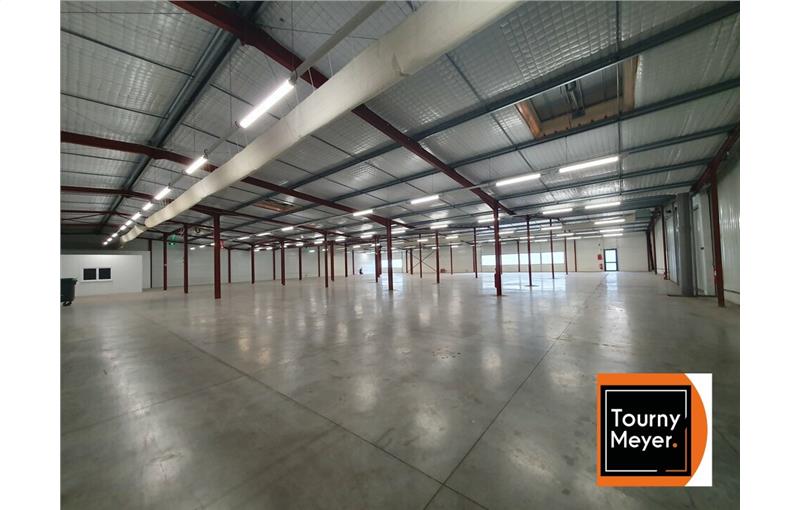 Location d'entrepôt de 2 136 m² à Saint-Médard-d'Eyrans - 33650 photo - 1