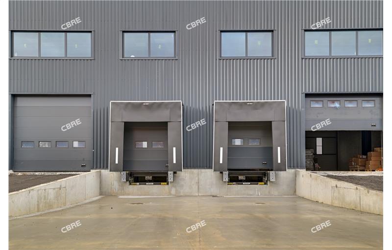 Location d'entrepôt de 2 715 m² à Saint-Ouen-l'Aumône - 95310 photo - 1