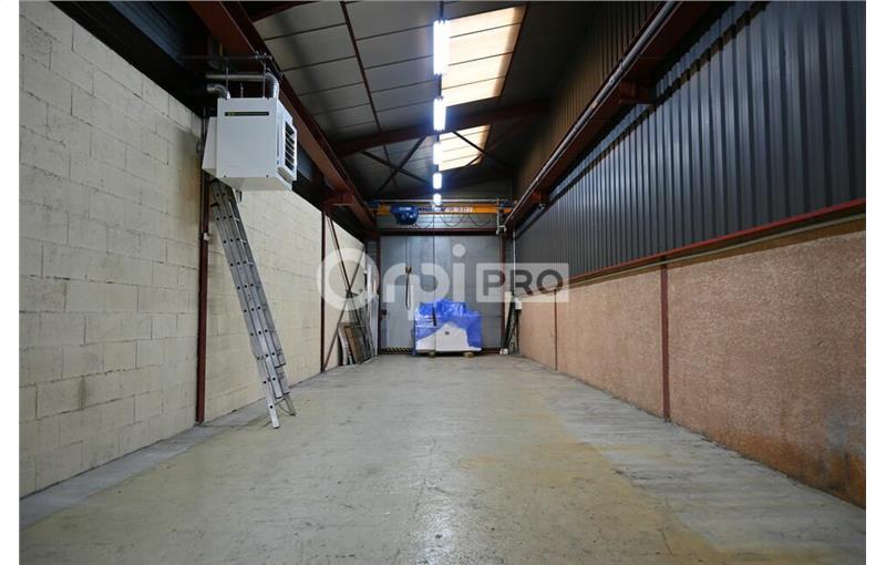 Location d'entrepôt de 152 m² à Saint-Pierre-de-Chandieu - 69780 photo - 1