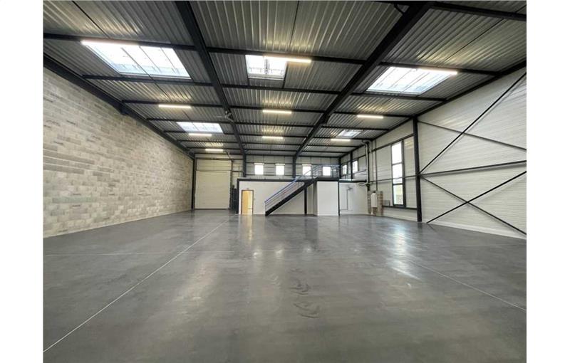 Location d'entrepôt de 526 m² à Saint-Priest - 69800 photo - 1