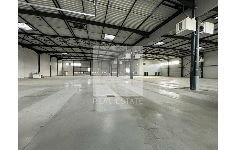 Location d'entrepôt de 2 832 m² à Saint-Priest - 69800 photo - 1