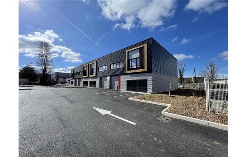 Location d'entrepôt de 3 590 m² à Saint-Quentin-Fallavier - 38070 photo - 1