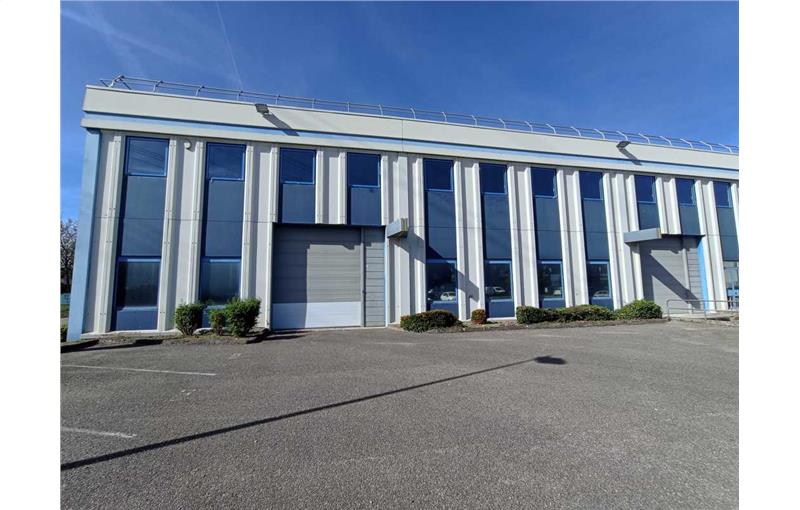 Location d'entrepôt de 10 191 m² à Saint-Quentin-Fallavier - 38070 photo - 1