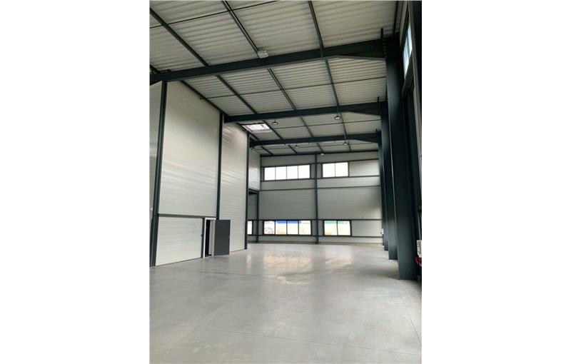 Location d'entrepôt de 1 120 m² à Saint-Quentin-Fallavier - 38070 photo - 1