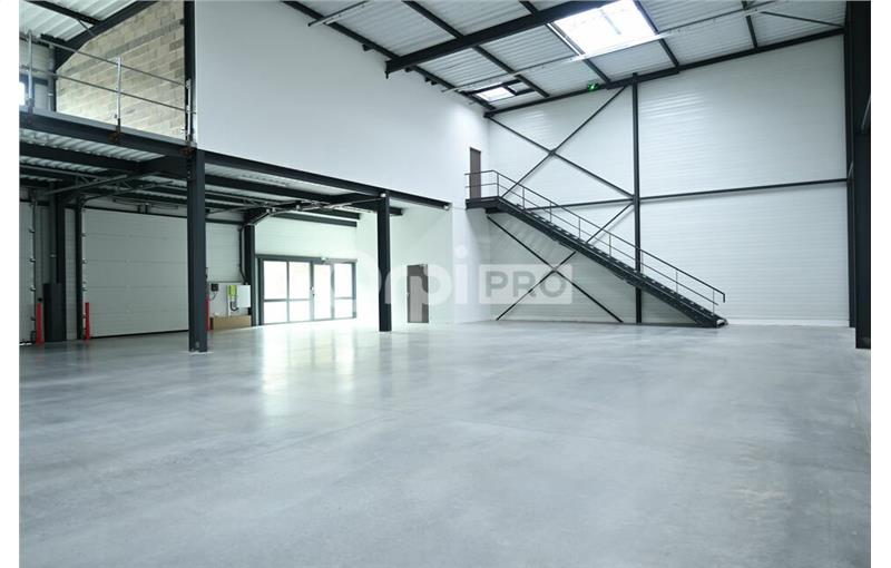 Location d'entrepôt de 280 m² à Saint-Quentin-Fallavier - 38070 photo - 1