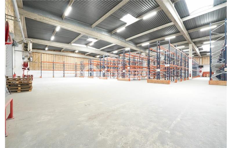 Location d'entrepôt de 1 985 m² à Saint-Quentin-Fallavier - 38070 photo - 1